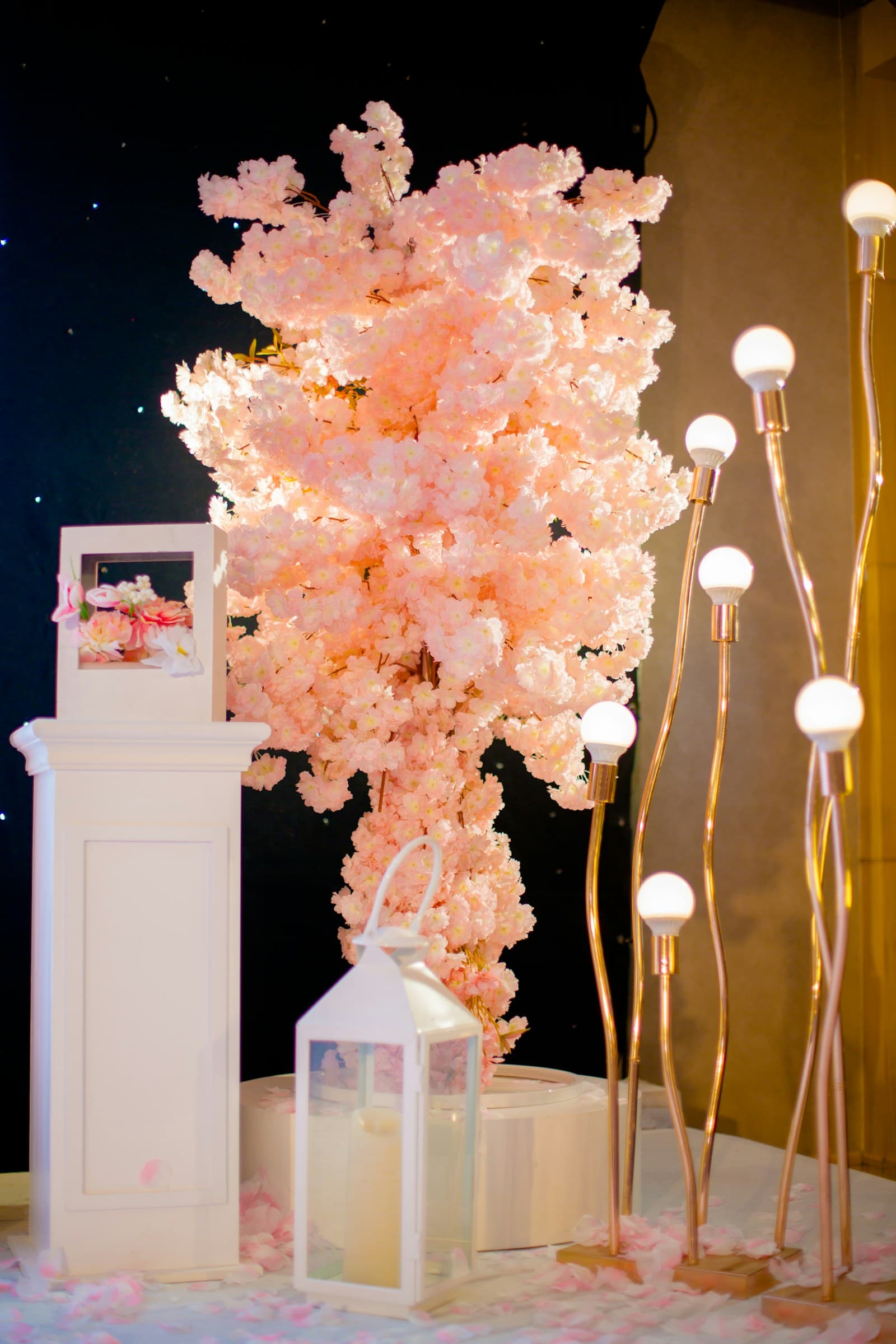 Décor de mariage : Arbre fleuri