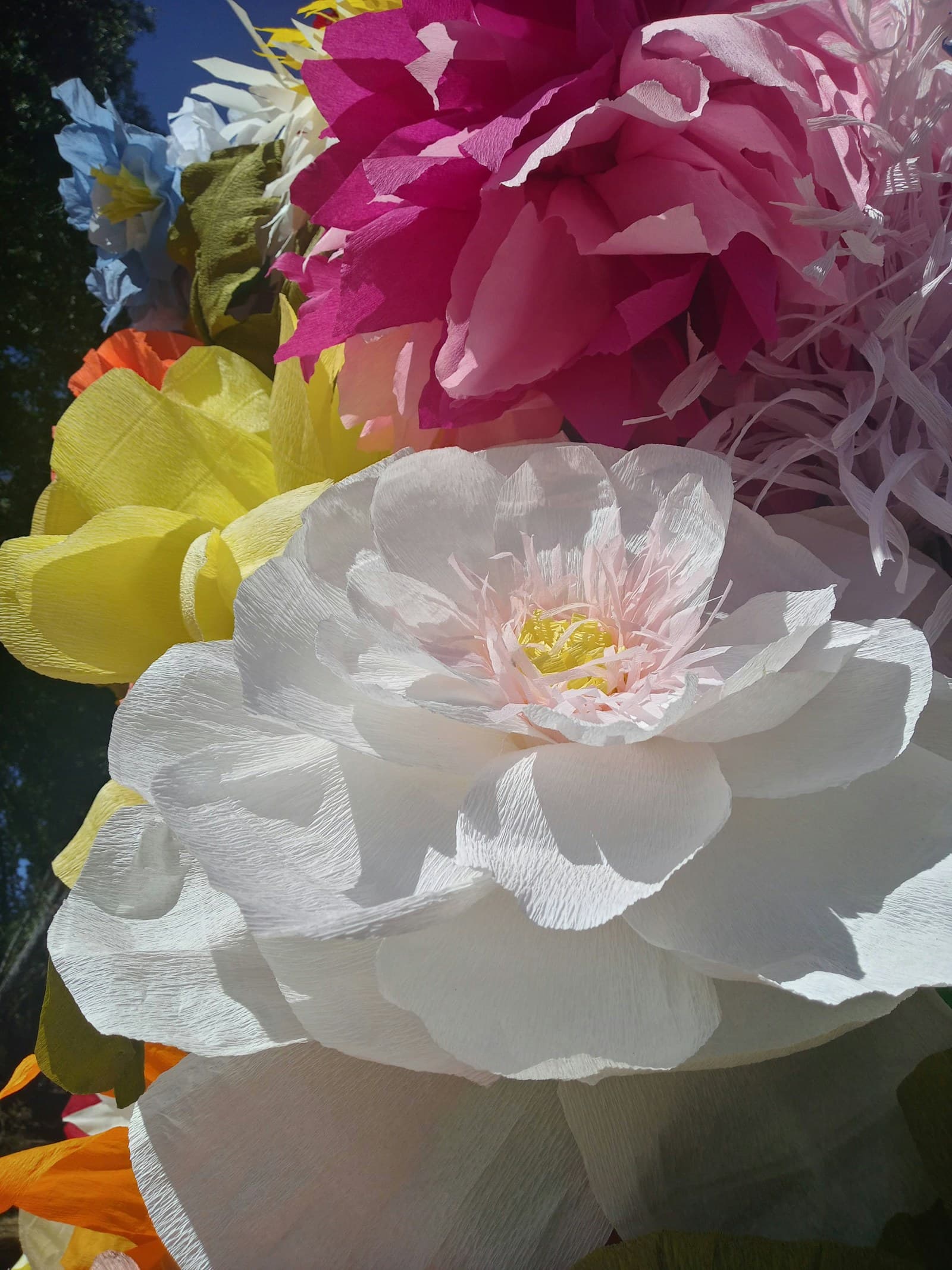 Décor de mariage : Fleurs géantes